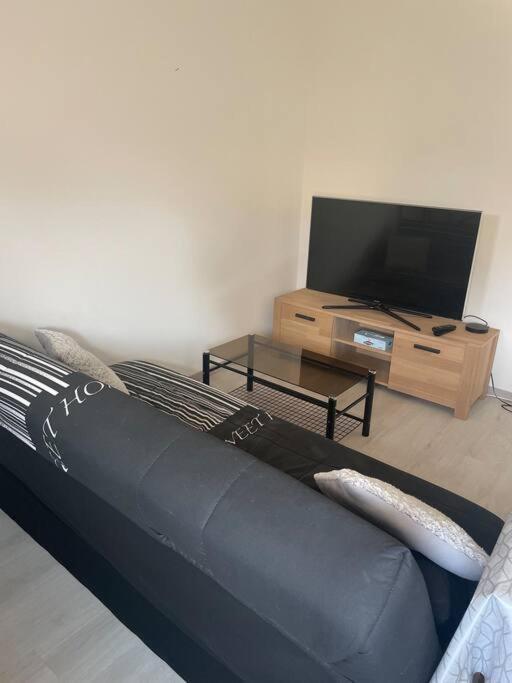 Charmant Appartement Avec Parking Privee Buxerolles ภายนอก รูปภาพ